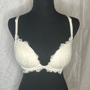 PINK VICTORIA’S SECRET off white lace date racerback bra. Size 34 D.